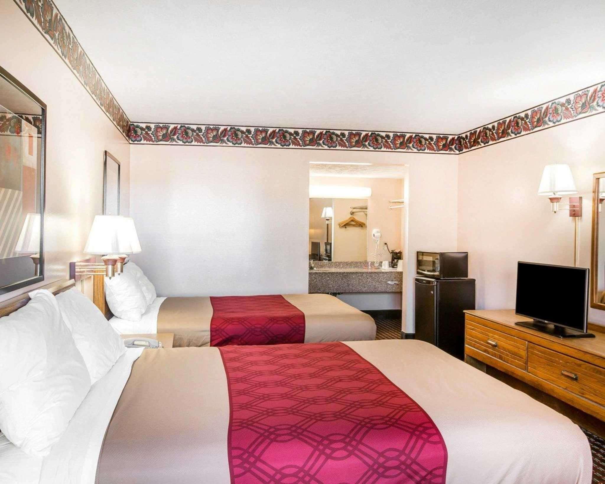 Econo Lodge McDonough Eksteriør billede