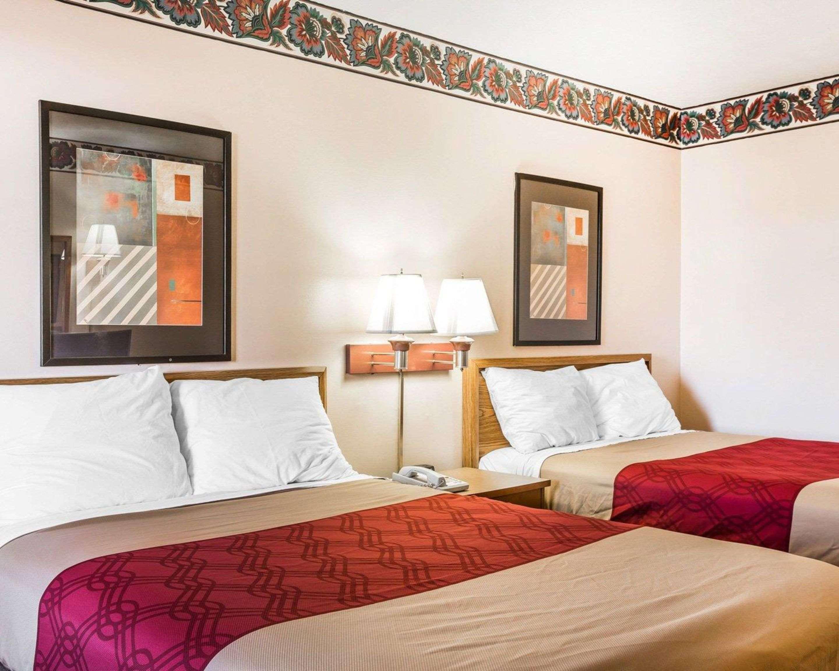 Econo Lodge McDonough Eksteriør billede