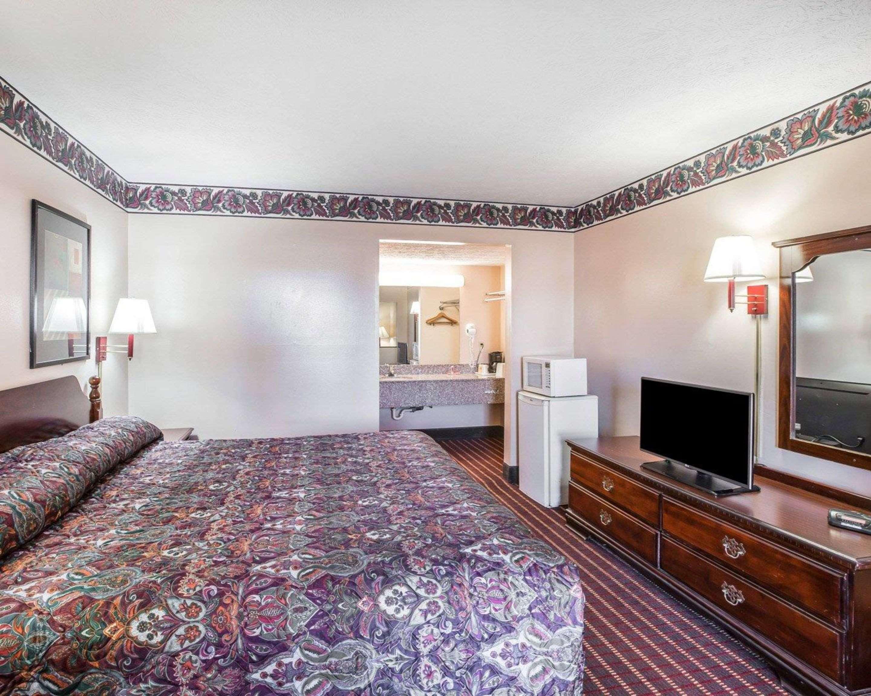 Econo Lodge McDonough Eksteriør billede