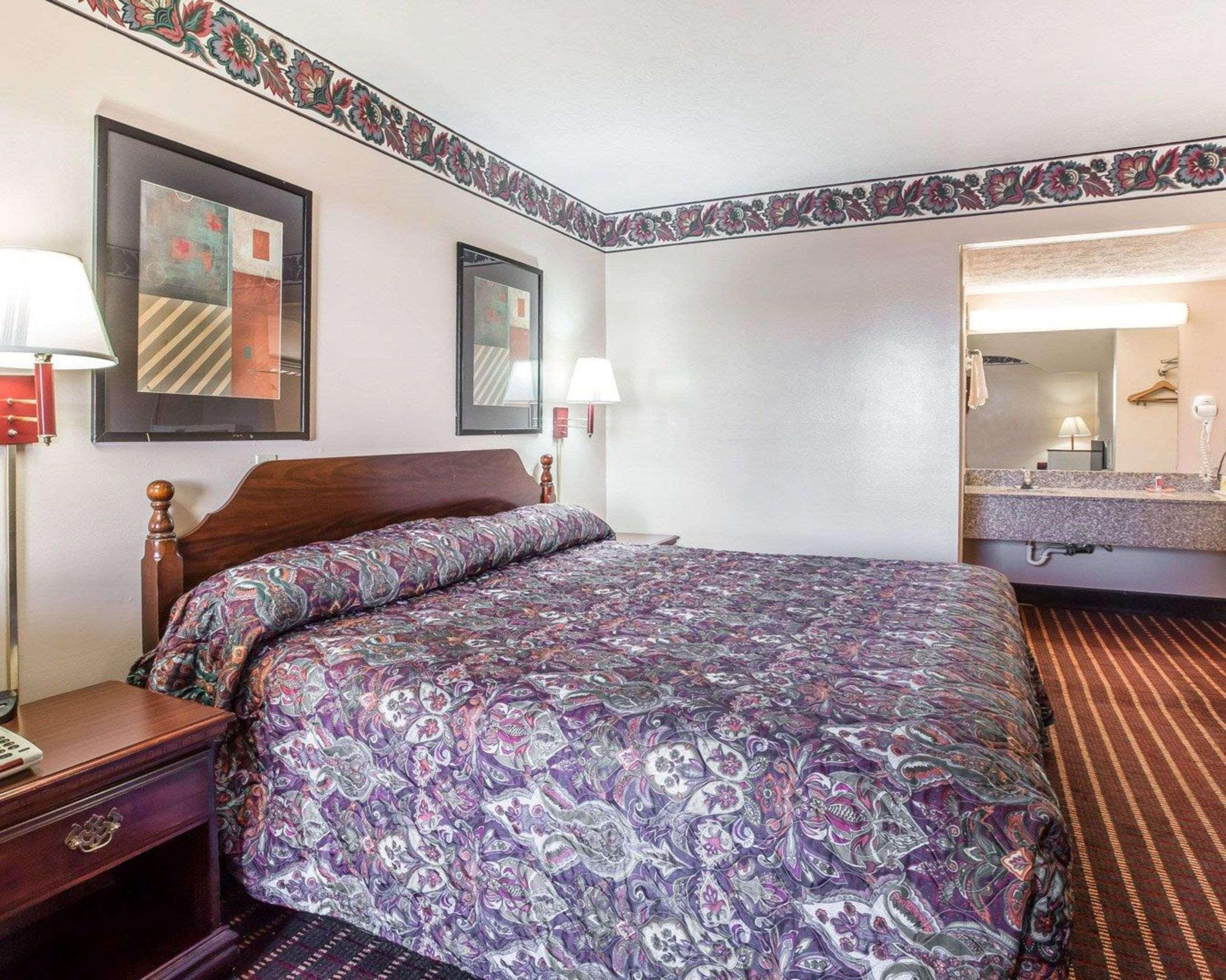 Econo Lodge McDonough Eksteriør billede