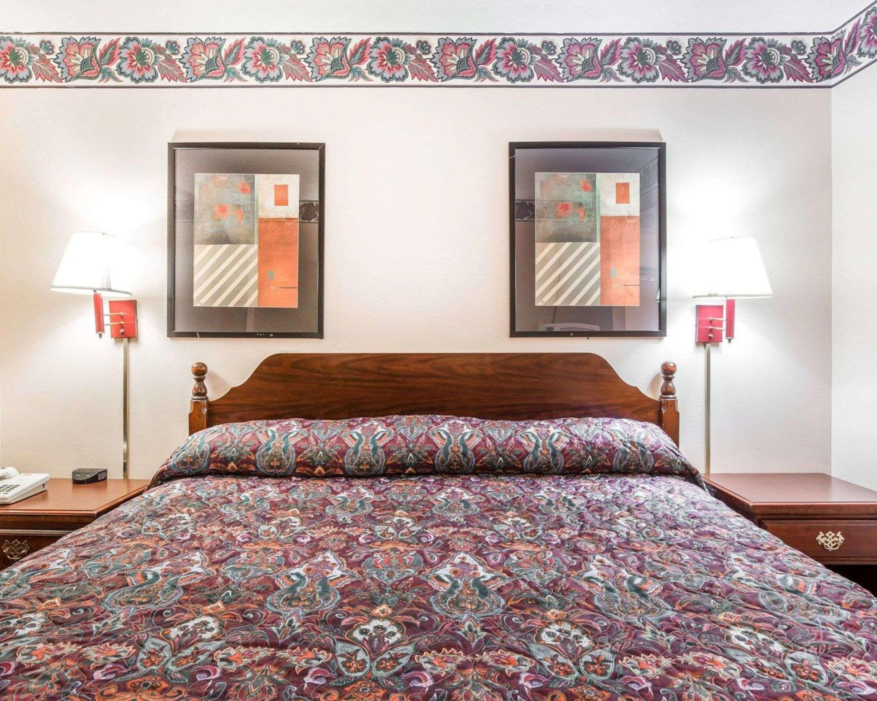 Econo Lodge McDonough Eksteriør billede