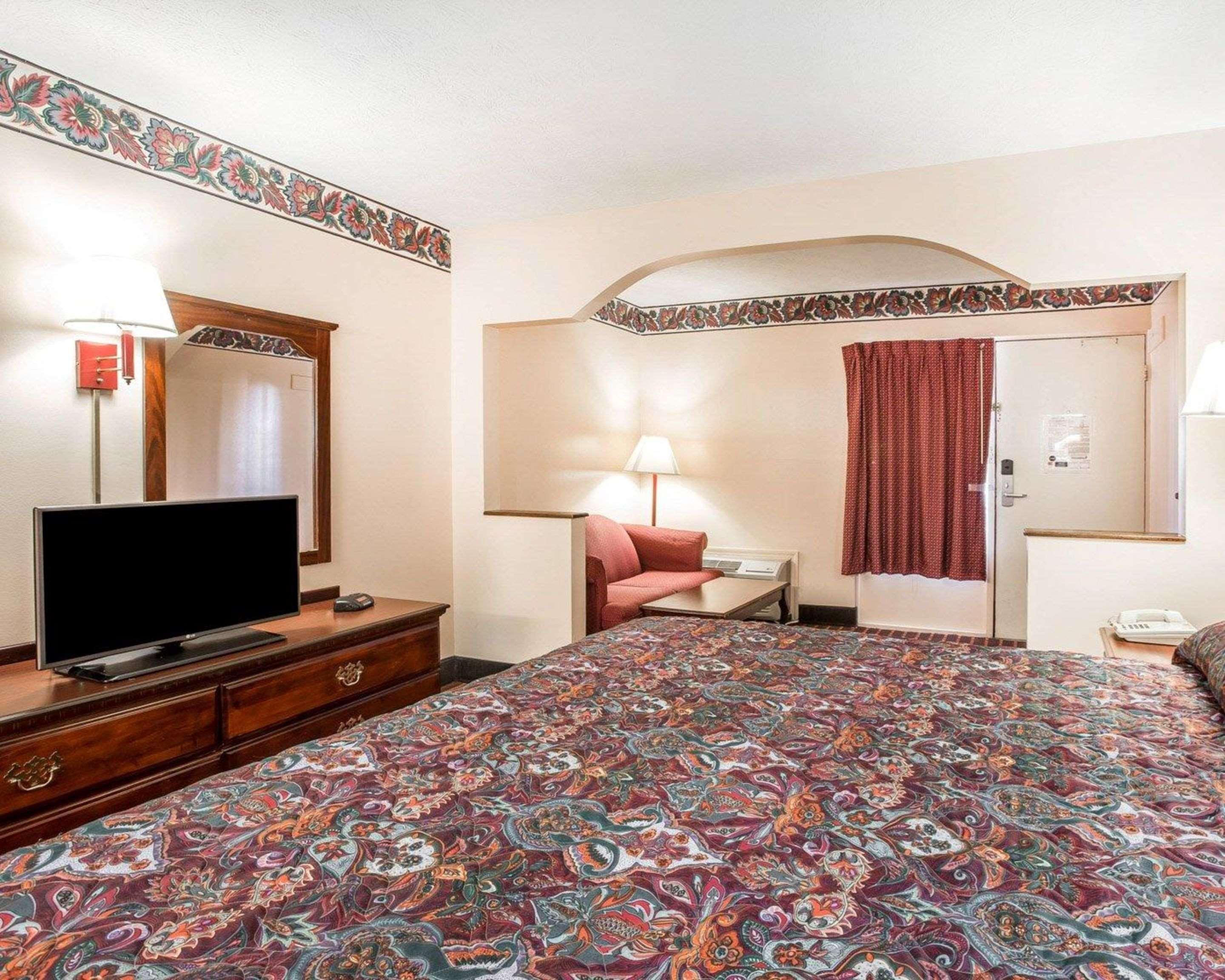 Econo Lodge McDonough Eksteriør billede
