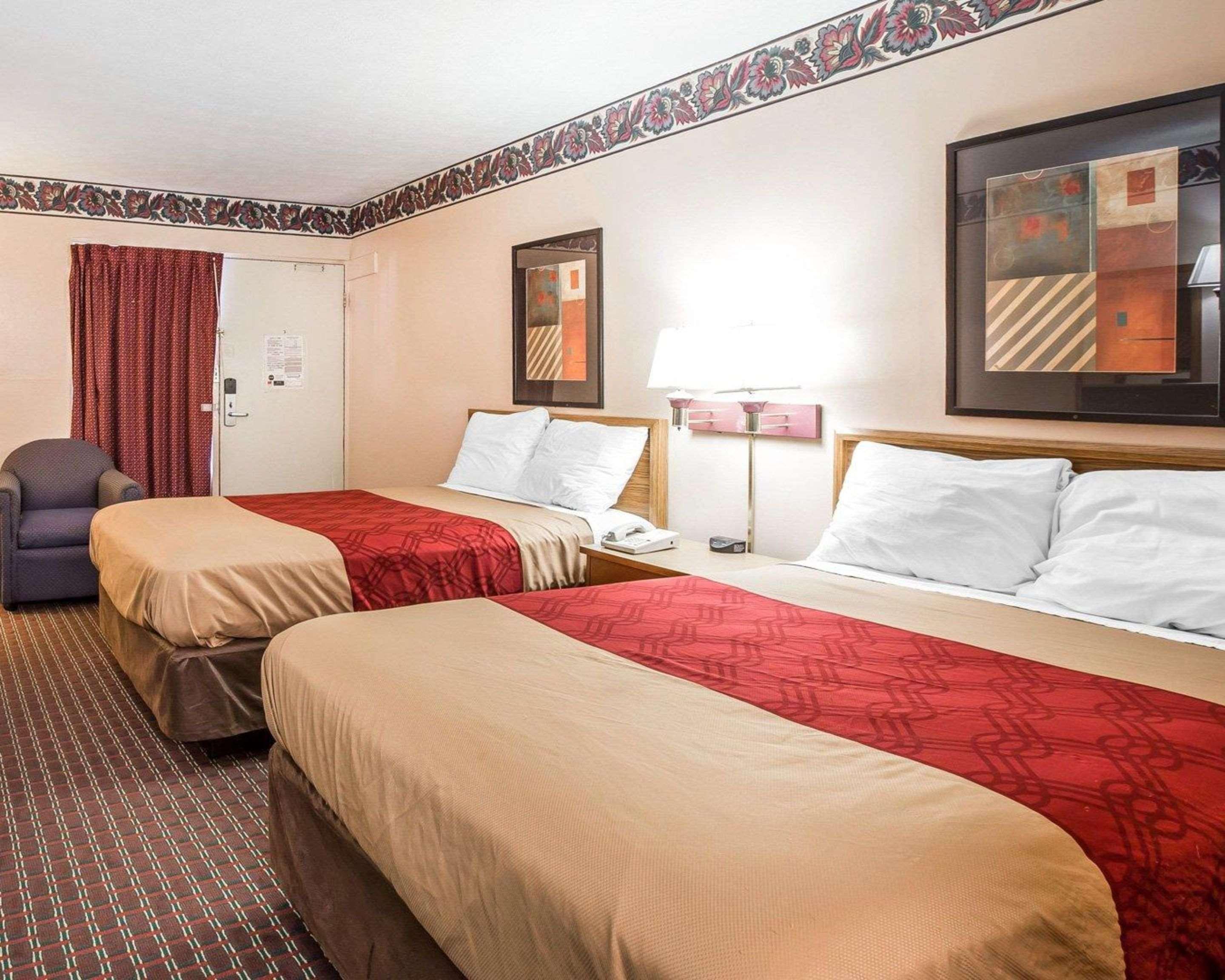 Econo Lodge McDonough Eksteriør billede