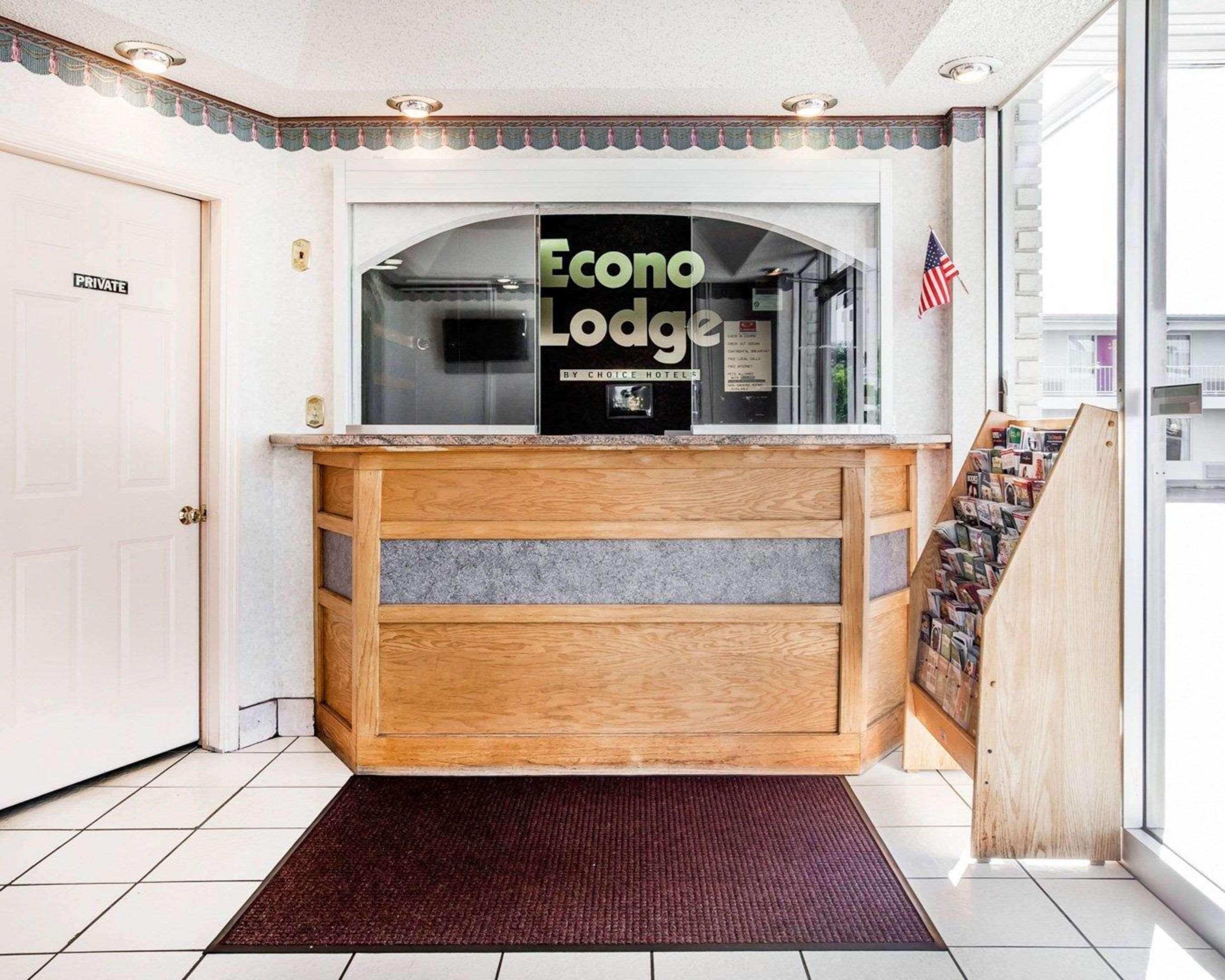 Econo Lodge McDonough Eksteriør billede