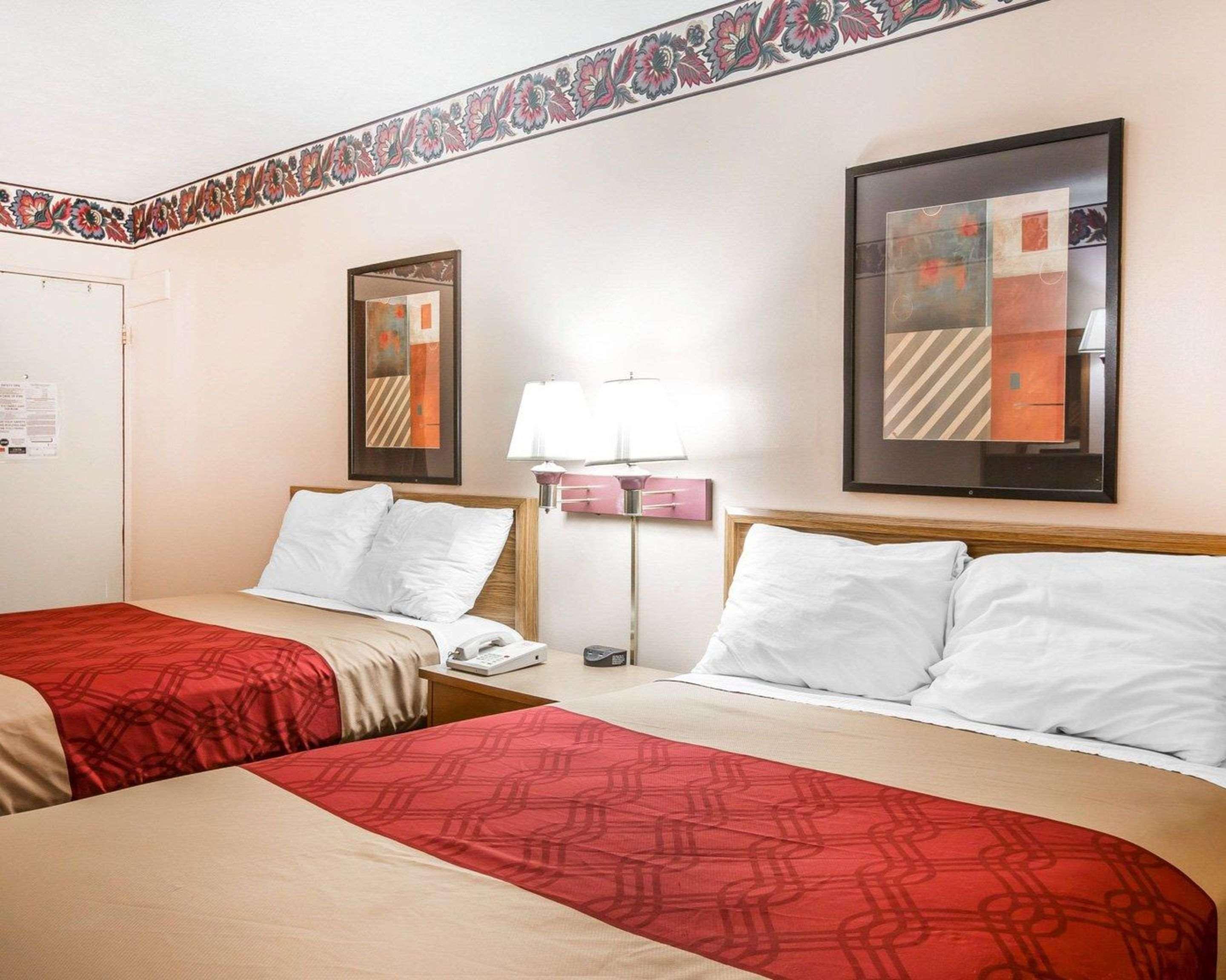 Econo Lodge McDonough Eksteriør billede