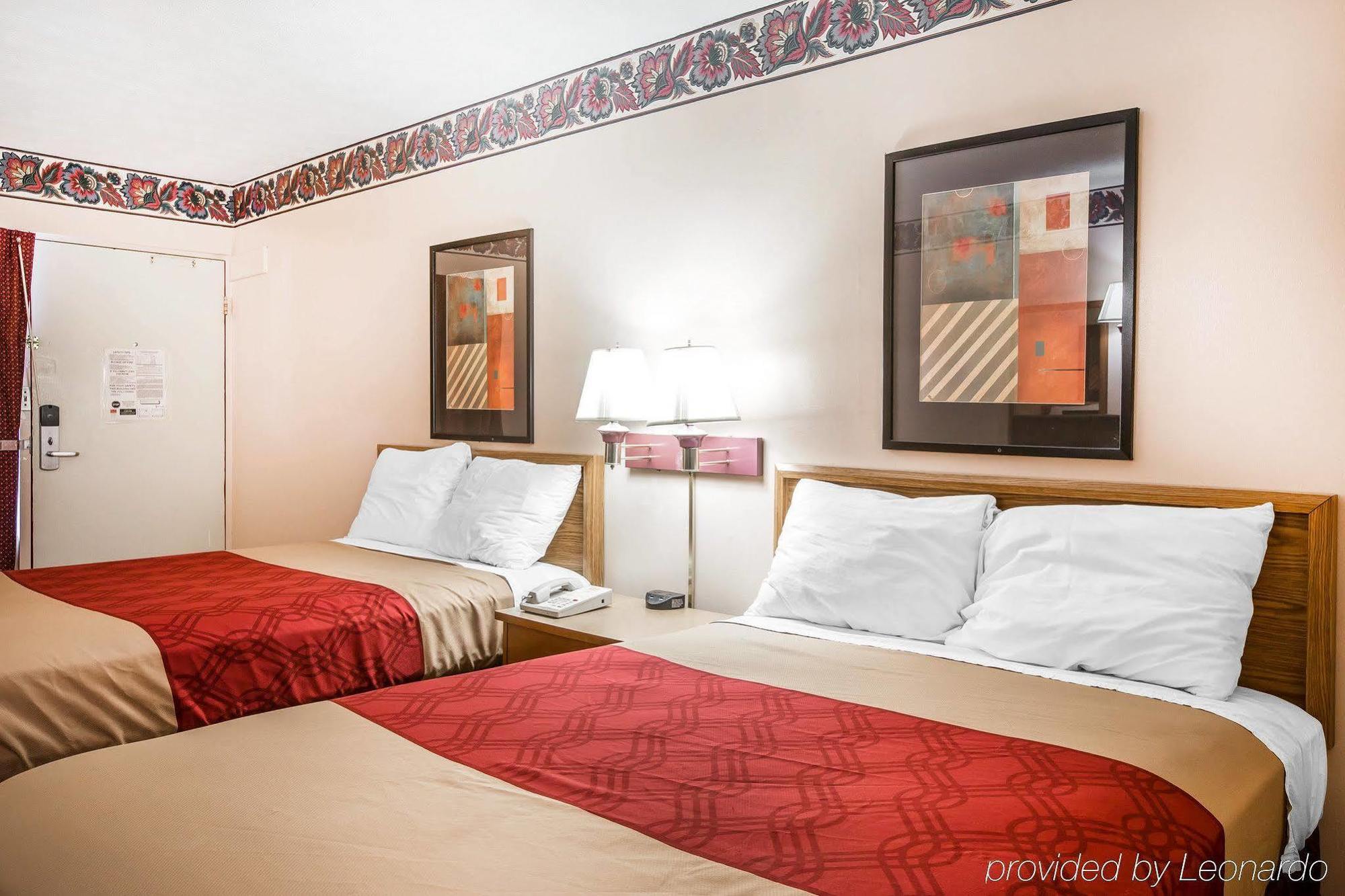 Econo Lodge McDonough Eksteriør billede
