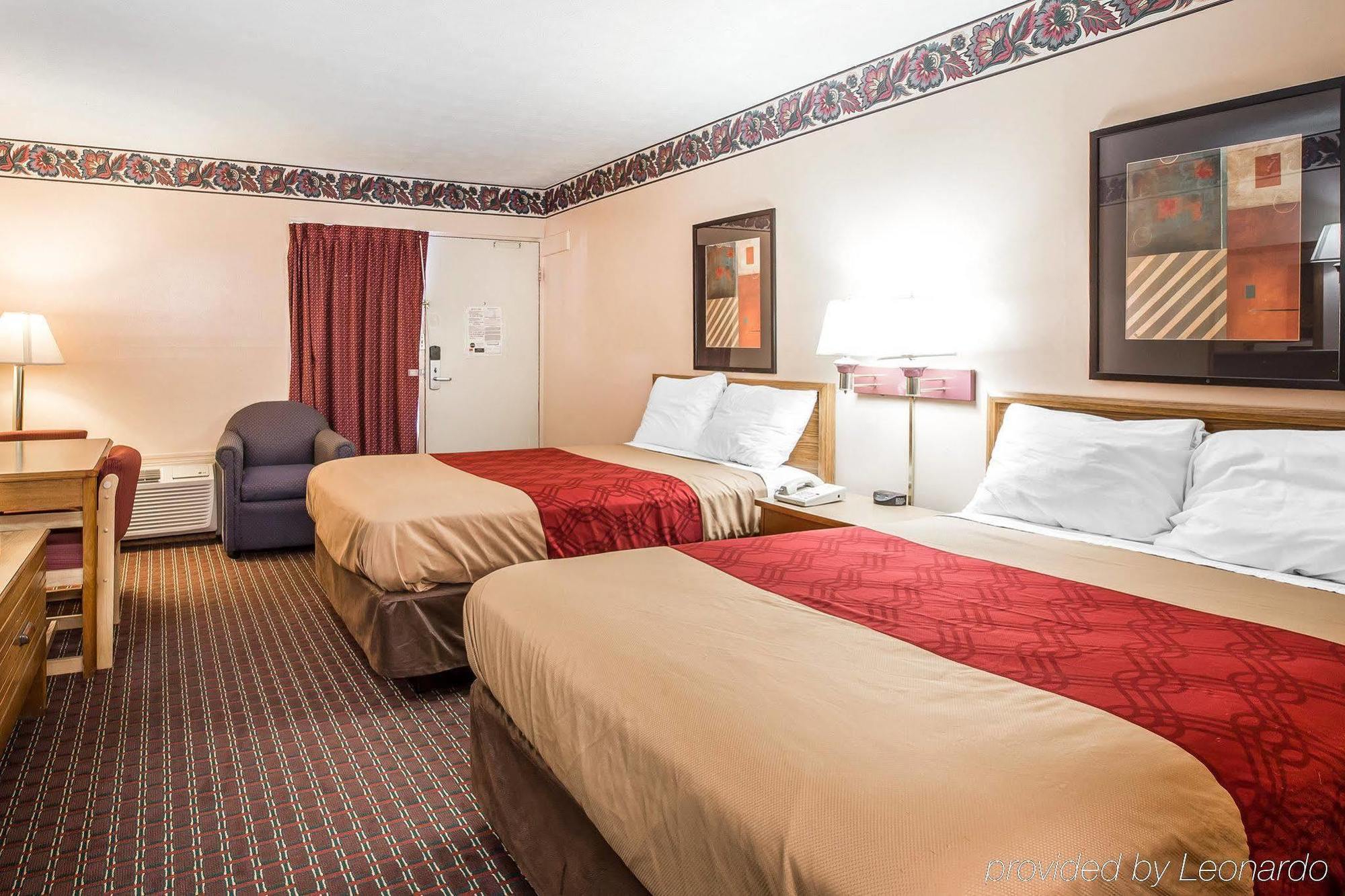 Econo Lodge McDonough Eksteriør billede