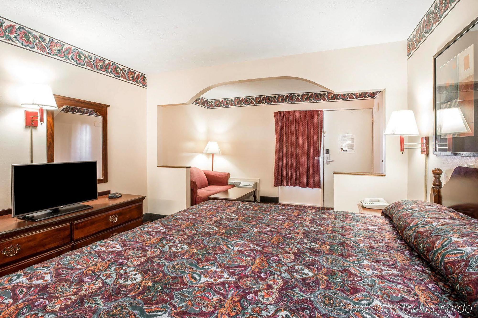 Econo Lodge McDonough Eksteriør billede