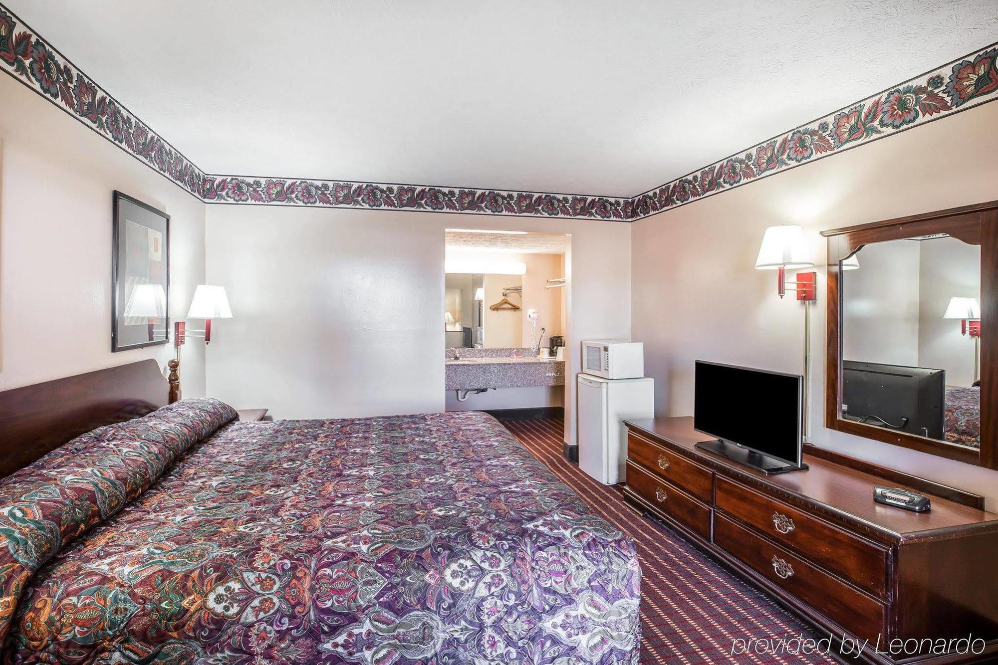 Econo Lodge McDonough Eksteriør billede